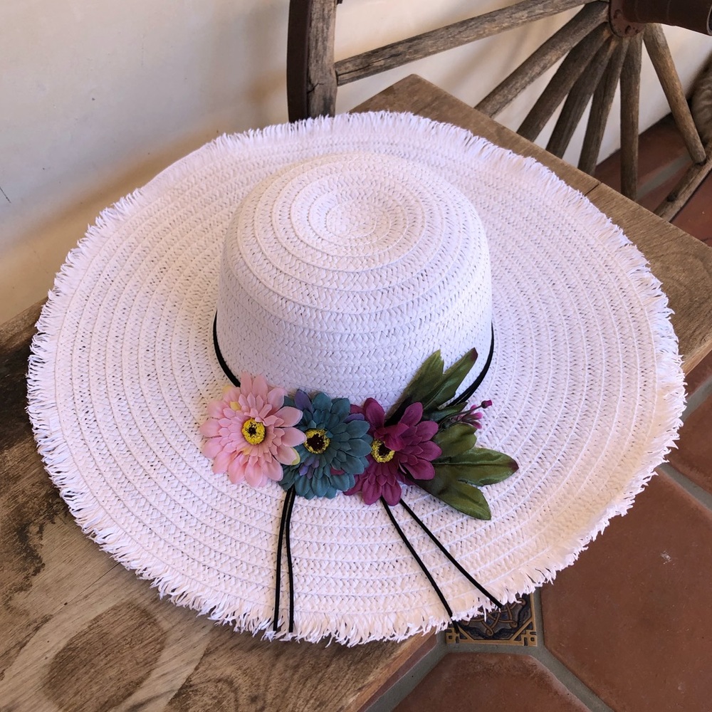 FLOPPY SUMMER White STRAW HAT Flowers Cute NEW!👒